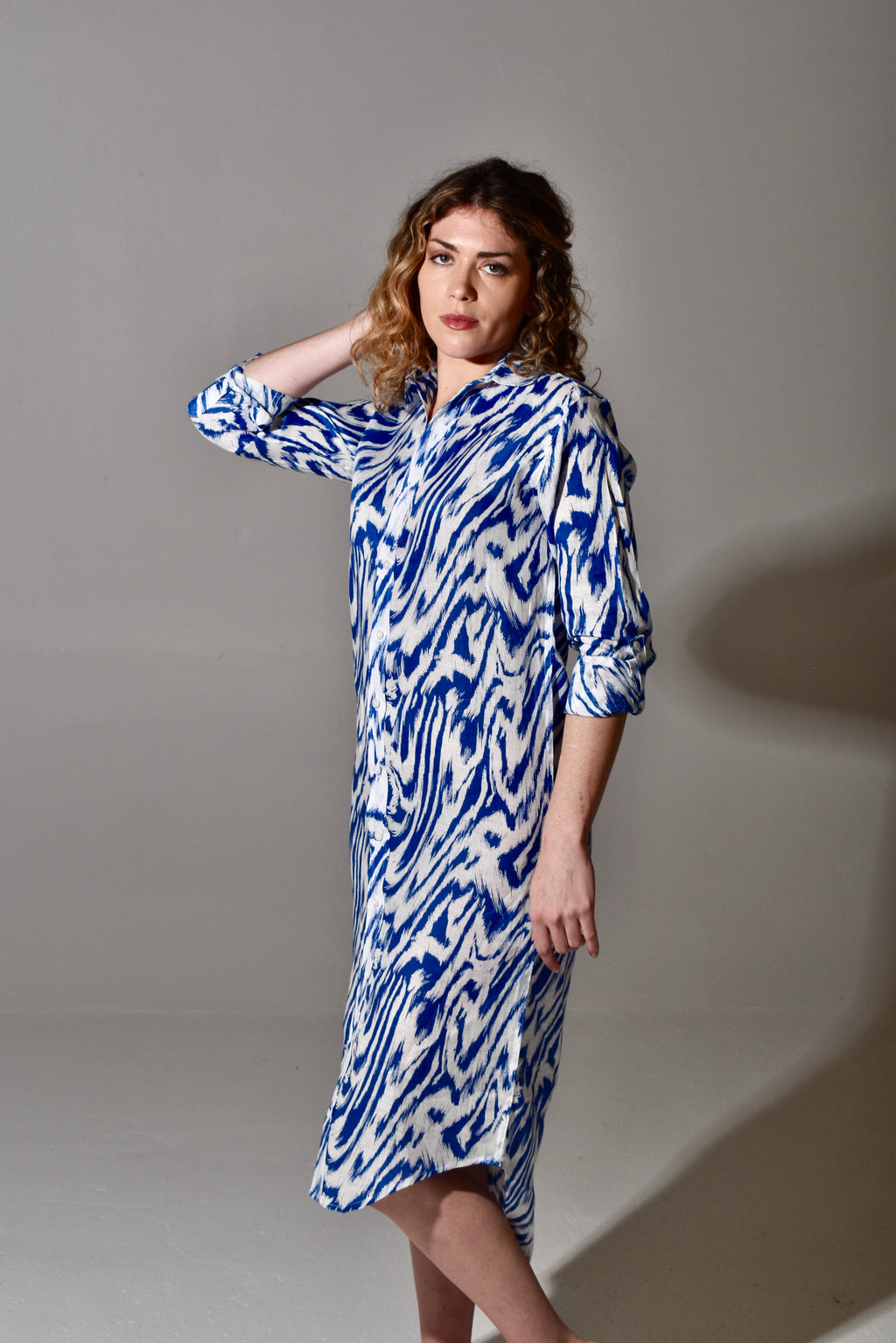 BLUE & WHITE LINEN WAVE GIRLFRIEND MIDI DRESS