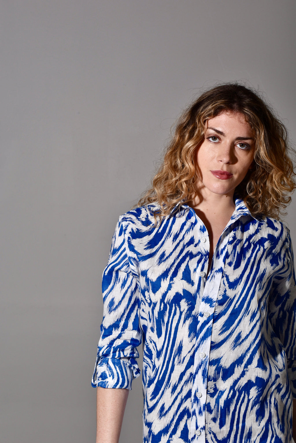 BLUE & WHITE LINEN WAVE GIRLFRIEND MIDI DRESS