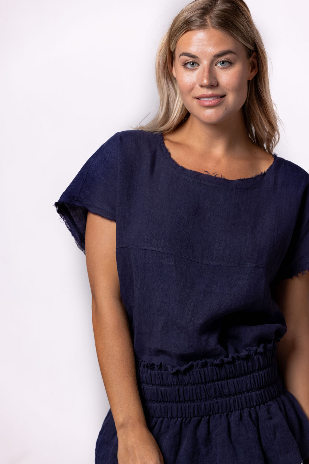 THE PERFECT TEE NAVY LINEN